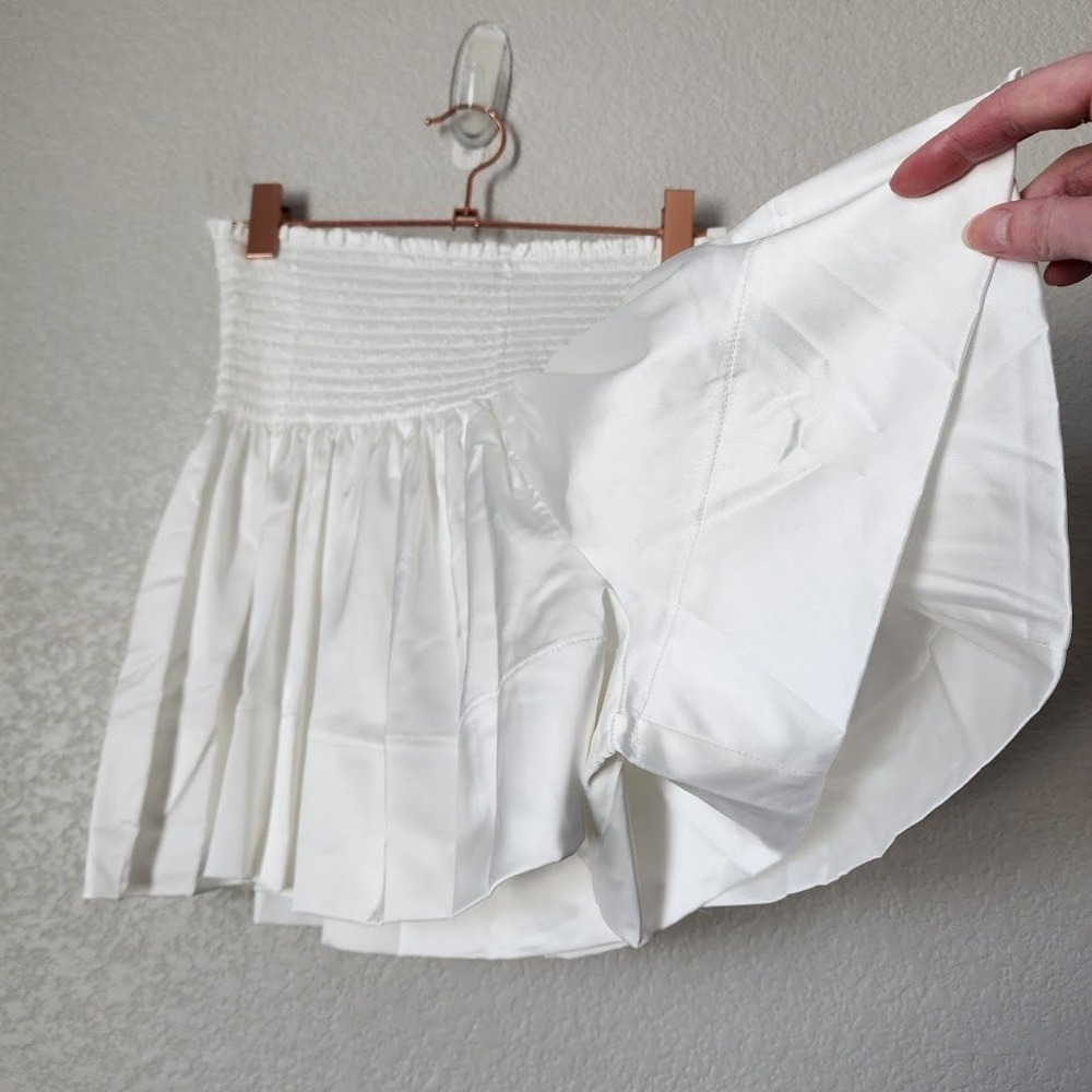 NATURAL LIFE Smocked High Waist Ruffle Shorts Flowy Boho White S Soft Girl NWT - Picture 6 of 6
